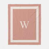 Giant Monogram auf Terra Cotta Background Throw Fleecedecke (Vorderseite)