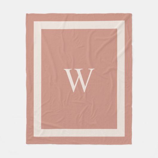 Giant Monogram auf Terra Cotta Background Throw Fleecedecke (Vorderseite)