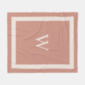 Giant Monogram auf Terra Cotta Background Throw Fleecedecke (Vorderseite (Horizontal))