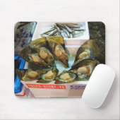 Giant Mussels Tsukiji Fish Market, Tokio, Japan Mousepad (Mit Mouse)