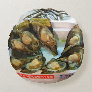 Giant Mussels Tsukiji Fish Market, Tokio, Japan Rundes Kissen