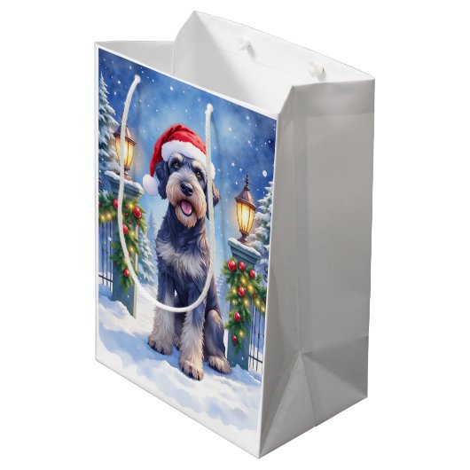 Giant Schnauzer Snowy Iron Fence Santa Christmas Mittlere Geschenktüte (Rückseite Schrägansicht)