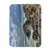 Giants Causeway + Moody Sky in Nordirland Magnet (Vertikal)