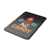 Gib mir Candy Halloween Geist_1 Badematte (Schrägansicht)