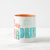 Gib mir einen farbigen Typografie-Cocktail Tasse (Zentrum)