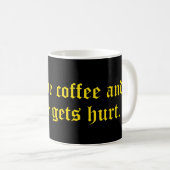 Gib mir Kaffee Kaffeetasse (VorderseiteRechts)
