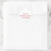 Gib mir Romance oder gib mir nichts auf. Runder Aufkleber (Tasche)