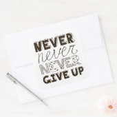 Gib nie auf quadratischer aufkleber (Umschlag)