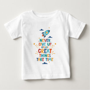 Gib nie auf, weil großartige Dinge Zeit brauchen Baby T-shirt
