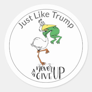 Gib niemals auf, wie Trump FROG Pelican erstickt Runder Aufkleber