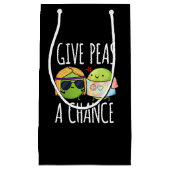 Gib Peas a Chance Funny Hippie Peas Pun Dark BG Kleine Geschenktüte (Vorderseite)