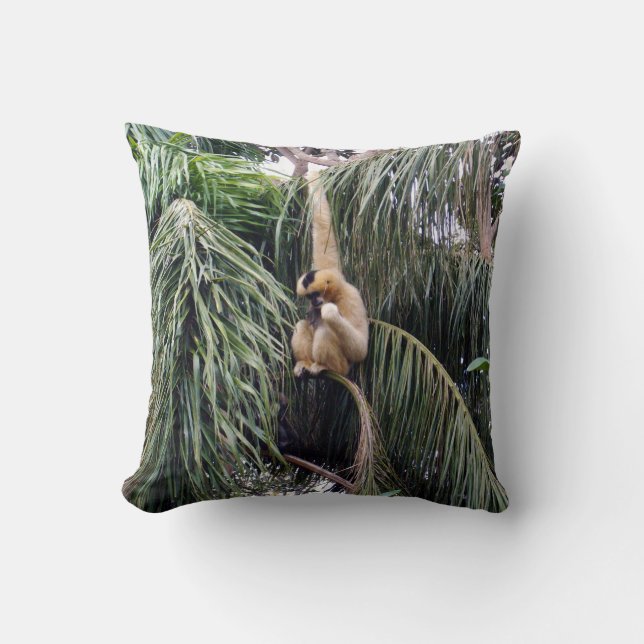 Gibbon Monkey Just Chillin, Throw Cushion Kissen (Vorderseite)