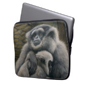 Gibbon Shelter - Portrait über die emotionale Wild Laptopschutzhülle (Vorderseite Links)