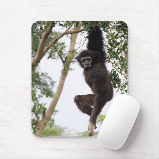 Gibbon Swinging from Tree Mousepad (Mit Mouse)