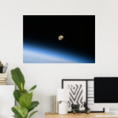 Gibbous Moon aus dem Orbit Print Poster (Heimbüro)