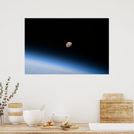 Gibbous Moon aus dem Orbit Print Poster (Küche)