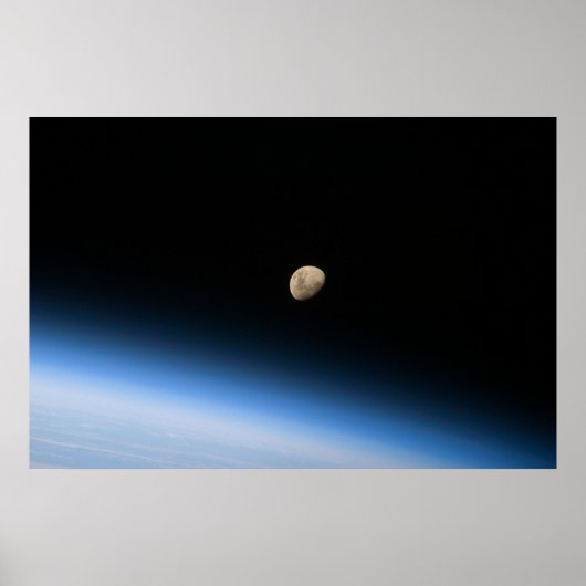 Gibbous Moon aus dem Orbit Print Poster (Vorne)