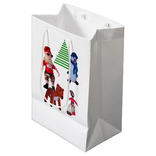 Gift Bag - Christmas Dolls and Holly Mittlere Geschenktüte (Vorderseite Schrägansicht)