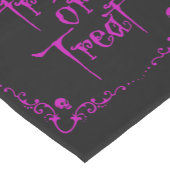 Gift Lila Trick oder Behandlung Mittelgroßer Tischläufer (Ecke)