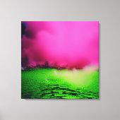 Giftige Grünlandschaft und lila Wolken Leinwanddruck (Vorderseite)