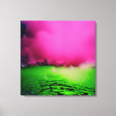 Giftige Grünlandschaft und lila Wolken Leinwanddruck (Vorderseite)