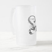 Giftiges giftiges Tierinsekt des Skorpions sehr Mattglas Bierglas (Vorderseite Links)