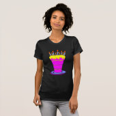 Gigant Pink Birthday Cake T-Shirt (Vorne ganz)