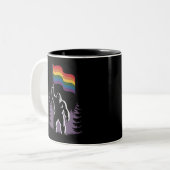Gigfoot Rock auf LGBTQ Progressive neue Flagge Zweifarbige Tasse (Vorderseite Links)
