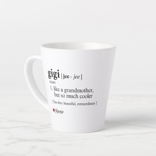 Gigi Definition Latte Tasse (Linke Ecke)