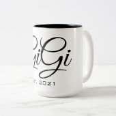 Gigi est 2021 Tasse (VorderseiteRechts)