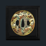 Gilded Asian Medallion von Vision Studio Geschenkbox<br><div class="desc">Einzigartiger Ausdruck eines vergoldeten asiatischen Medaillons von Vision Studio. Ein Regenbogen der Herbstfarben prägt das Auge und verleiht der Medaille ein warmes Ambiente vor schwarzem Hintergrund. Holen Sie sich noch heute Ihr Exemplar!</div>