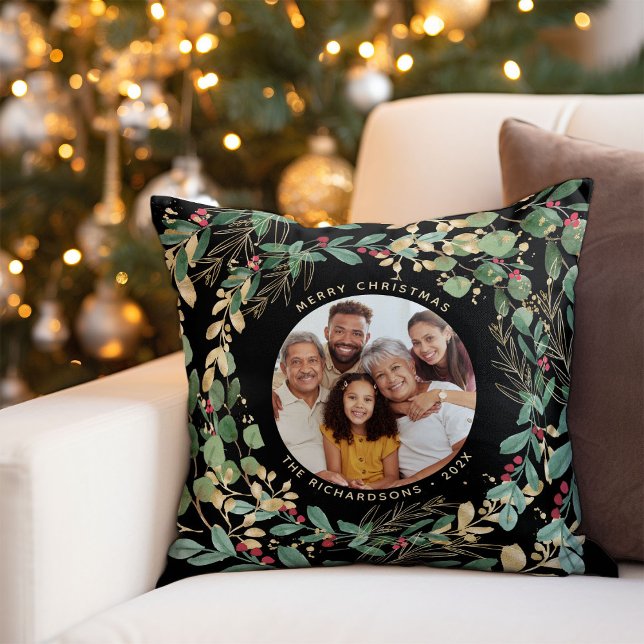Gilded Greenery Black | Frohe Weihnachten mit Foto Kissen (An elegant, modern pillow for the holidays with faux gold accents and your family photo)