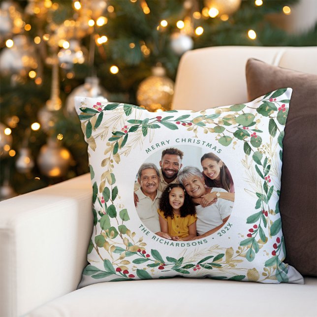 Gilded Greenery White | Frohe Weihnachten mit Foto Kissen (An elegant, modern pillow for the holidays with faux gold accents and your family photo)