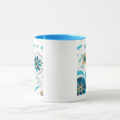 Gilded Indigo Blume mit weißem Hintergrund Tasse (Zentrum)