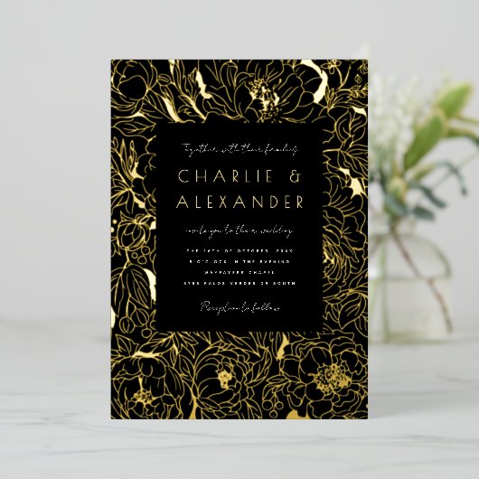Gilded Peonies Black and Gold Folieneinladung (Stehend vorne)