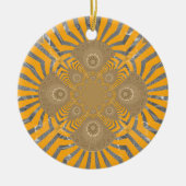Gilded Zephyr: Eleganz in Golden Yellow & Chrome Keramik Ornament (Vorne)