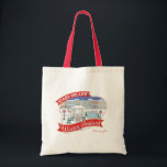 Gilmore Girls | Stars Hollow Winter Festival Tragetasche<br><div class="desc">Feiern Sie das Winterwunderland von Stars Hollow mit diesem bezaubernden Winterfestival-Design. Dieses Kunstwerk mit schneebedeckten Gebäude,  funkelnden Lichtern und festlichen Dekorationen erweckt die Wärme und den Gemeinschaftsgeist der Urlaubssaison.</div>