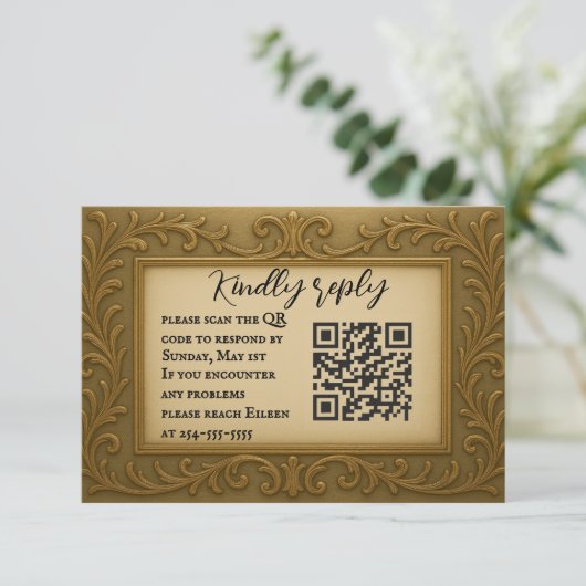 Gilt in Gold QR Code Wedding RSVP Card (Stehend Vorderseite)