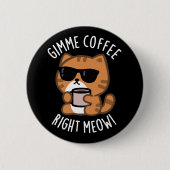 Gimme Coffee Right Meow Funny Cat Pub Dark BG Button (Vorderseite)