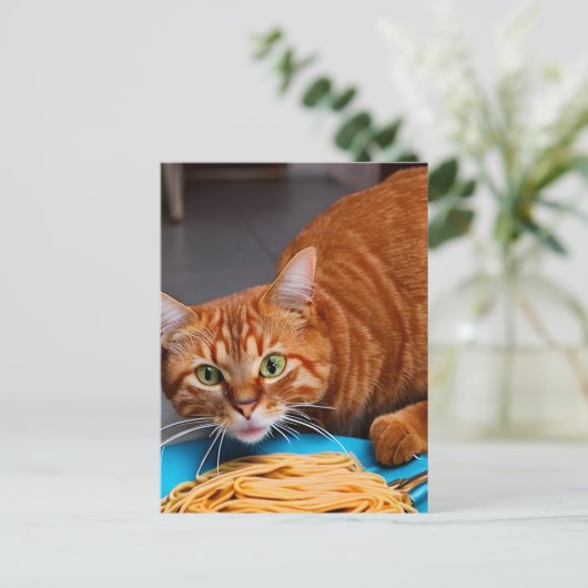 Ginger Cat Eating Spaghetti Postkarte (Stehend Vorderseite)