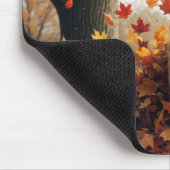 Ginger Cat Leaping Out of Herbst Leaf Pile Mousepad (Ecke)