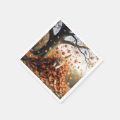 Ginger Cat Leaping Out of Herbst Leaf Pile Serviette (Ecke)