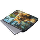 Ginger Cat Lounges on a Table By a Window Laptopschutzhülle (Vorne Knopf)