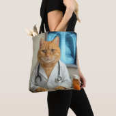 Ginger Cat Wearing a Doctor Lab Coat Tasche (Von Nahem)