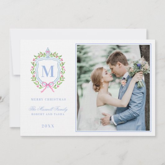 Ginger Jar & Christmas Berries Wappen Monogram Einladung (Vorderseite)