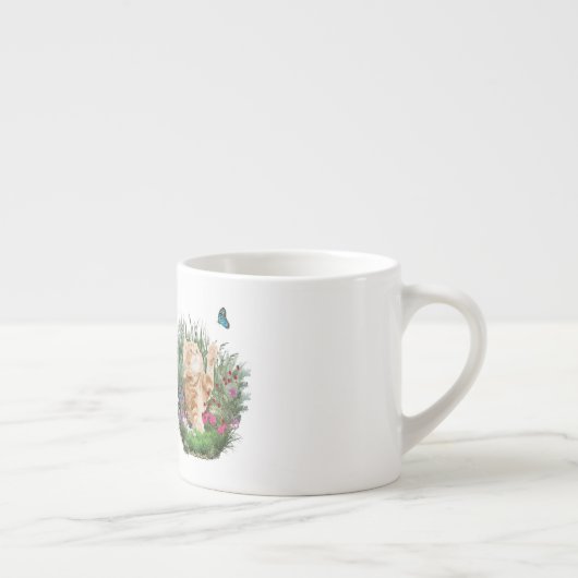 Ginger Kätzchen spielt mit Schmetterling Espressotasse (Rechts)