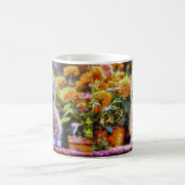 Ginger Kitten im Blumengarten Kaffeetasse (Mittel)