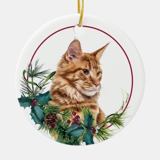 Ginger Maine Coon Cat Evergreen Berry Wreath Keramik Ornament (Vorne)