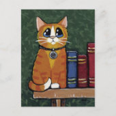 Ginger Tabby Cat in Bookshelf Postkarte (Vorderseite)
