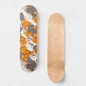 Ginger Weiße Katze Diagonalmuster Skateboard (Vorderseite)